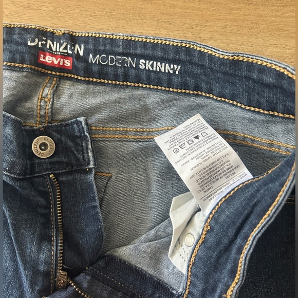 Levi’s Denizen Woman’s Modern Skinny Jeans – Size 30x34, Dark Wash- Like New - Picture 4 of 6
